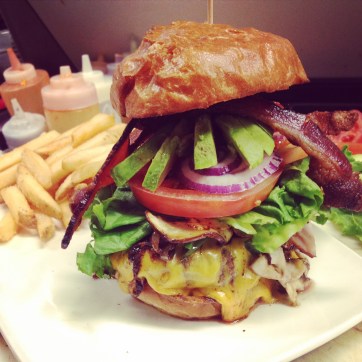 Cheeseburger with turkey prosciutto, Bacon, Bacon Marbella, Mushrooms, Jalapenos, Avocado, Lettuce, Tomatoes, and Onions