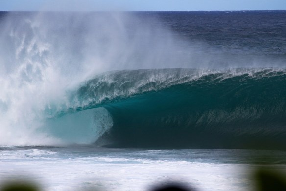 Empty_wave_at_Banzai_Pipeline
